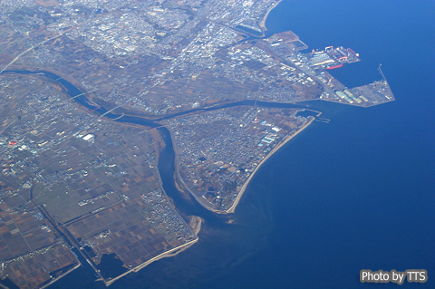 http://explorer.road.jp/aerialview/20091229hnd-itm/karasu.jpg