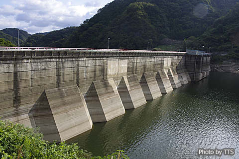 中空重力式コンクリートダム：河本ダム