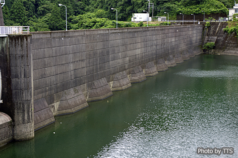 中空重力式コンクリートダム：穴内川ダム
