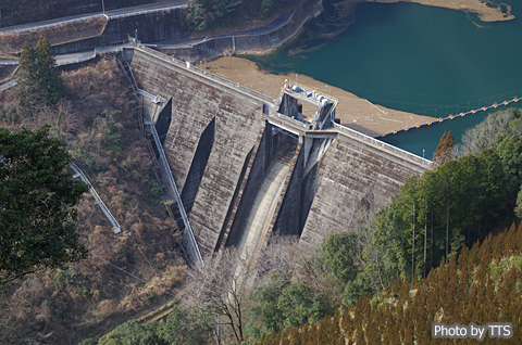 ����d�͎��R���N���[�g�_���F���˃_��