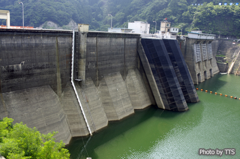 中空重力式コンクリートダム：横山ダム
